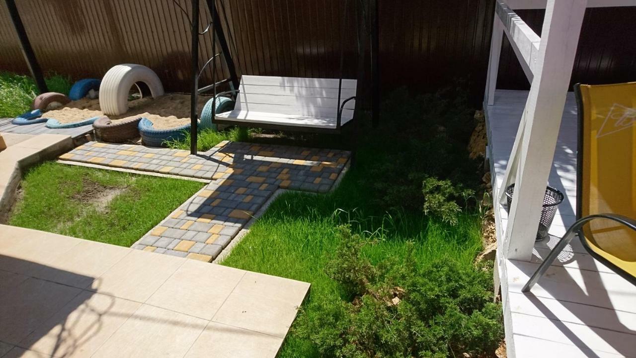 קרולינו-בוהאז Guest House Dacha מראה חיצוני תמונה